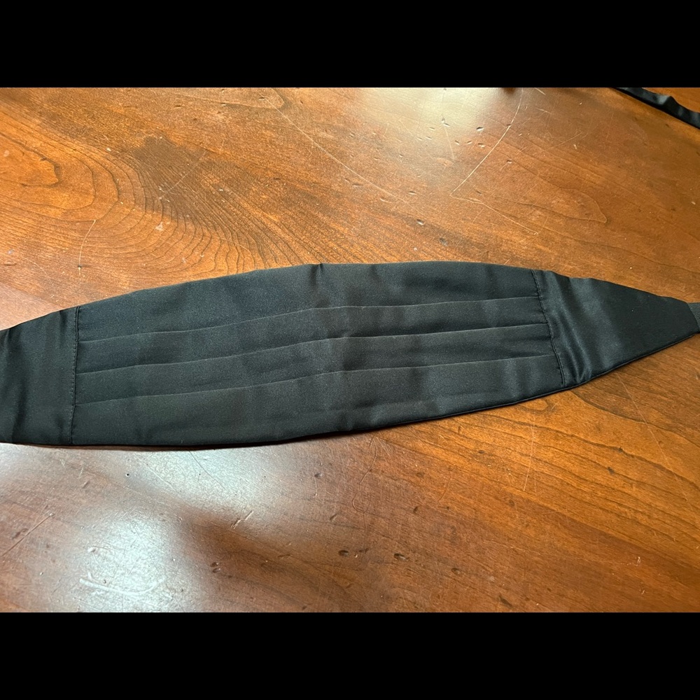 Traditional Black Cummerbund and Tie. Fits up to a 36” waist. - Picture 3 of 6